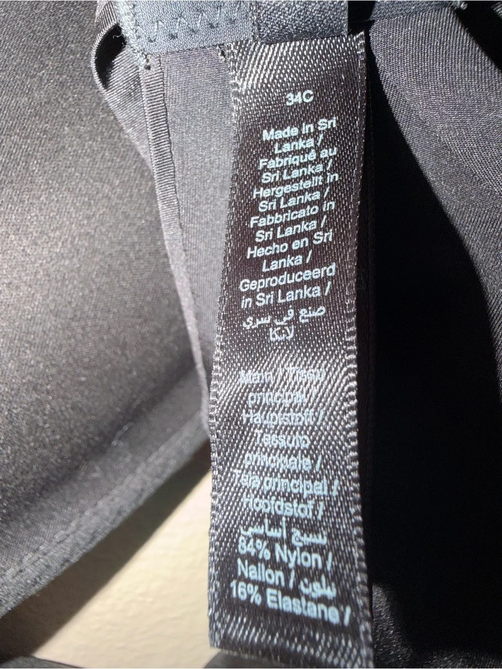 SKIMS Black Seamless Plunge Bra - Picture 7 of 8